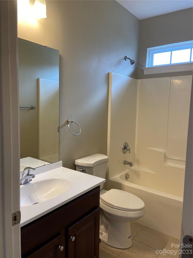 Main level bathroom | Image 13
