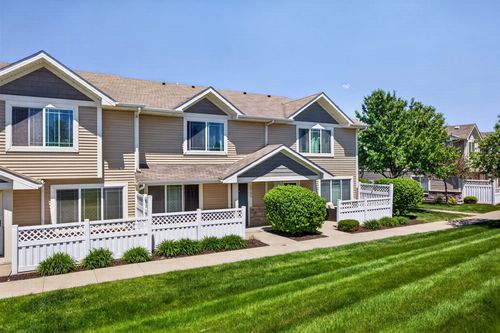 25106-8601 Westown Pkwy, West Des Moines, IA, 50266-1676 | Card Image