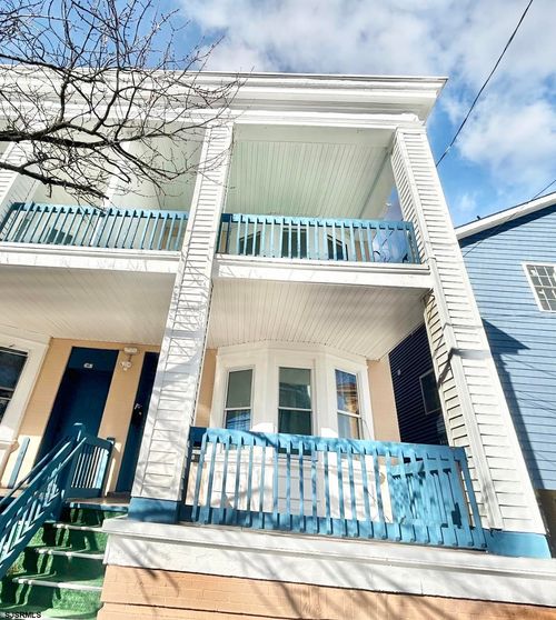 2827 Arctic Ave, Atlantic City, NJ, 08401-3704 | Card Image