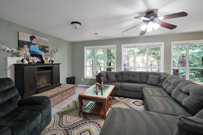 144 Pine Branch Gln, House other with 3 bedrooms, 3 bathrooms and null parking in Holly Lake Ranch TX | Image 16