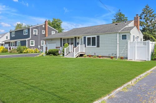 14 Heath Ln, E Northport, NY, 11731-1913 | Card Image