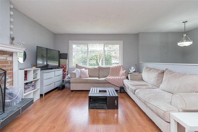 Upper suite living room | Image 5