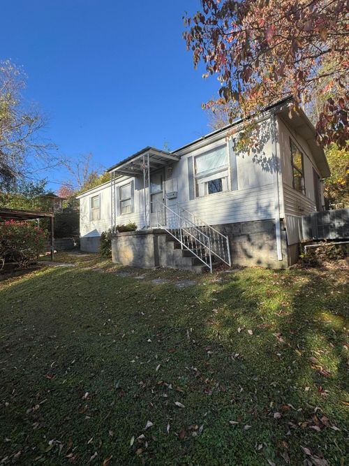 237 Brown St, Cumberland, KY, 40823-1677 | Card Image