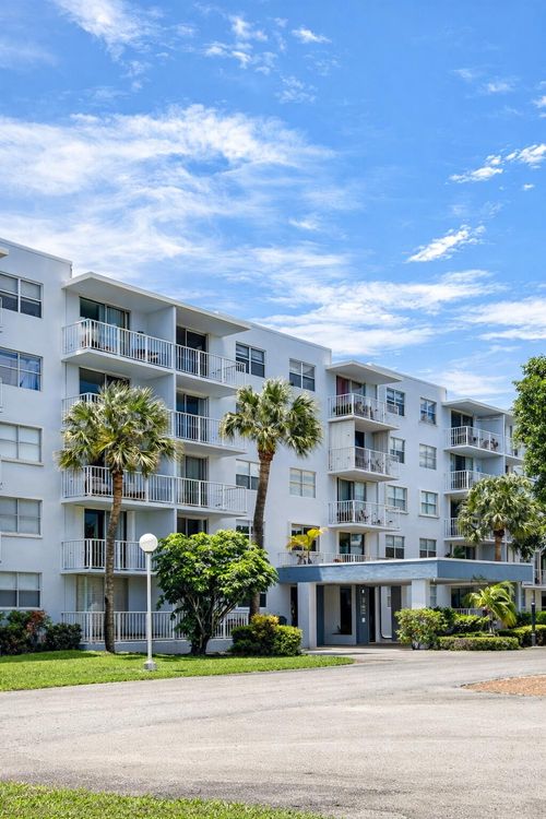 apt-2h-500 Executive Center Dr, West Palm Beach, FL, 33401-4922 | Card Image