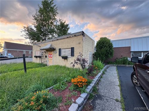 749 Englewood Ave, Tonawanda, NY, 14223-2406 | Card Image