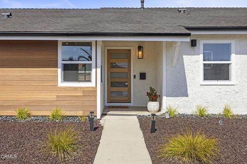 1711 Rialto St, Oxnard, CA, 93035-3533 | Card Image