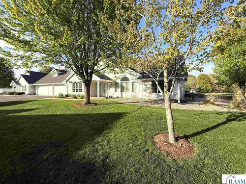 909 Cottonwood, New Ulm, MN, 56073 | Card Image