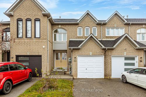 11-92 Goldenlight Cir, Brampton, ON, L6X4N6 | Card Image