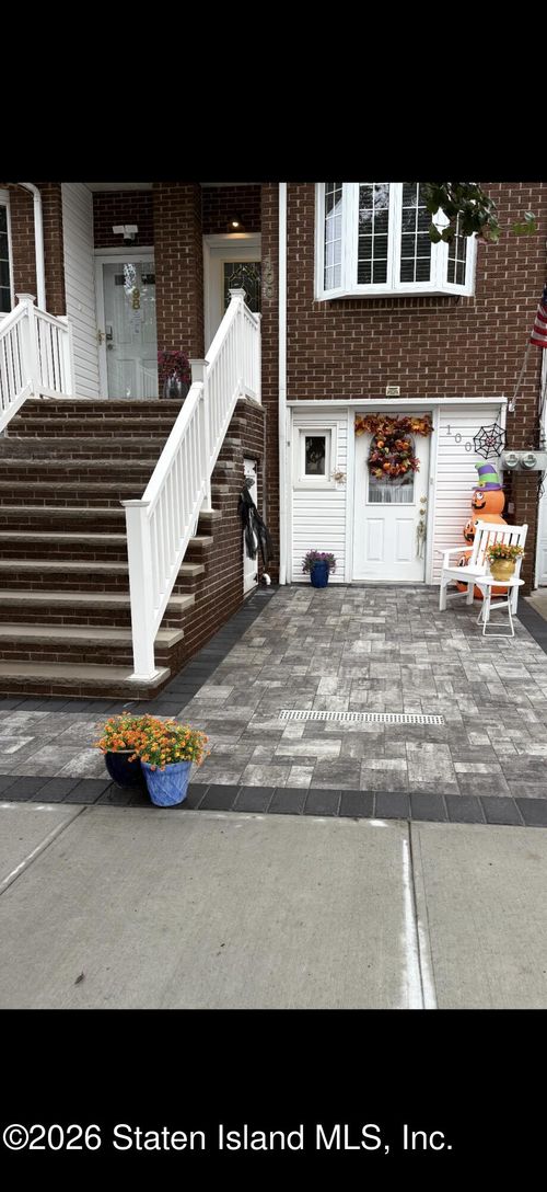 100 N Railroad Avenue, Staten Island, NY, 10304 | Card Image