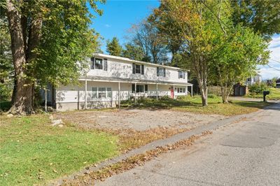 33 Beth Road, Home with 5 bedrooms, 2 bathrooms and 5 parking in Tiverton RI | Image 3