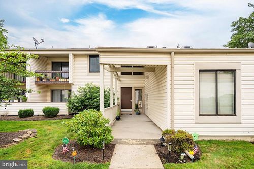 10 Avon Dr, East Windsor, NJ, 08520 | Card Image