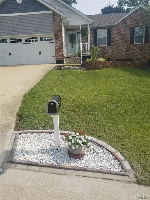 71 Hillsborough Ave, Glen Carbon, IL, 62034-1483 | Card Image
