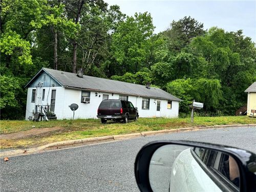 819 Douglas Dr, Thomasville, NC, 27360-3532 | Card Image