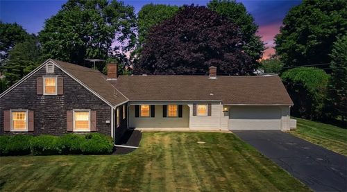 5 South Dr, Middletown, RI, 02842-4601 | Card Image