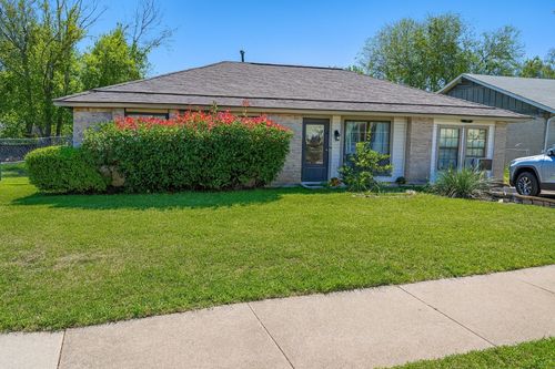 405 Thistlewood Dr, Austin, TX, 78745-2292 | Card Image