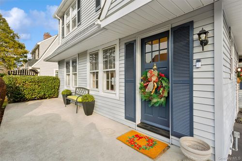 172 Fernwood Ter, Garden City, NY, 11530-5010 | Card Image