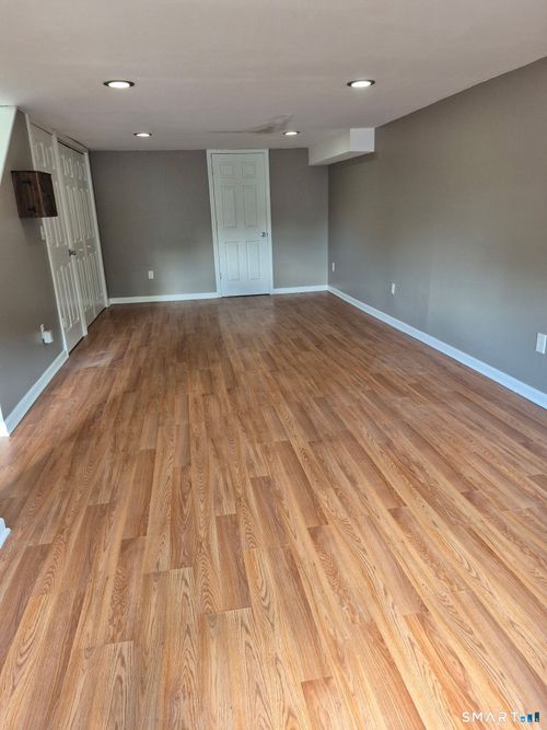 61-61 Terrace Gdns, Wallingford, CT, 06492-5146 | Card Image