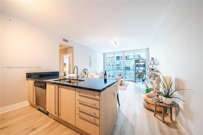 1115-N - 1111 Sw 1 St Ave, Condo with 1 bedrooms, 1 bathrooms and null parking in Miami FL | Image 7