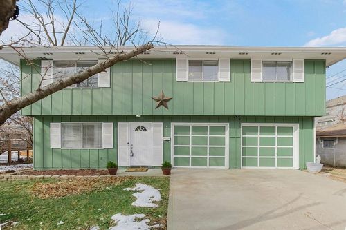 4542 W 50th St, Roeland Park, KS, 66205-1302 | Card Image
