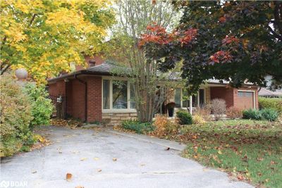 15 Rodney St, House other with 4 bedrooms, 3 bathrooms and 3 parking in Barrie ON | Image 2