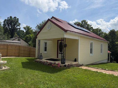 2274 Pioneer Dr, Lebanon, VA, 24266-3812 | Card Image