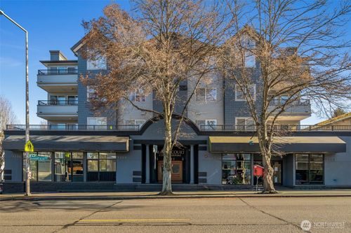 a-9222 Roosevelt Way Ne, Seattle, WA, 98115-2855 | Card Image