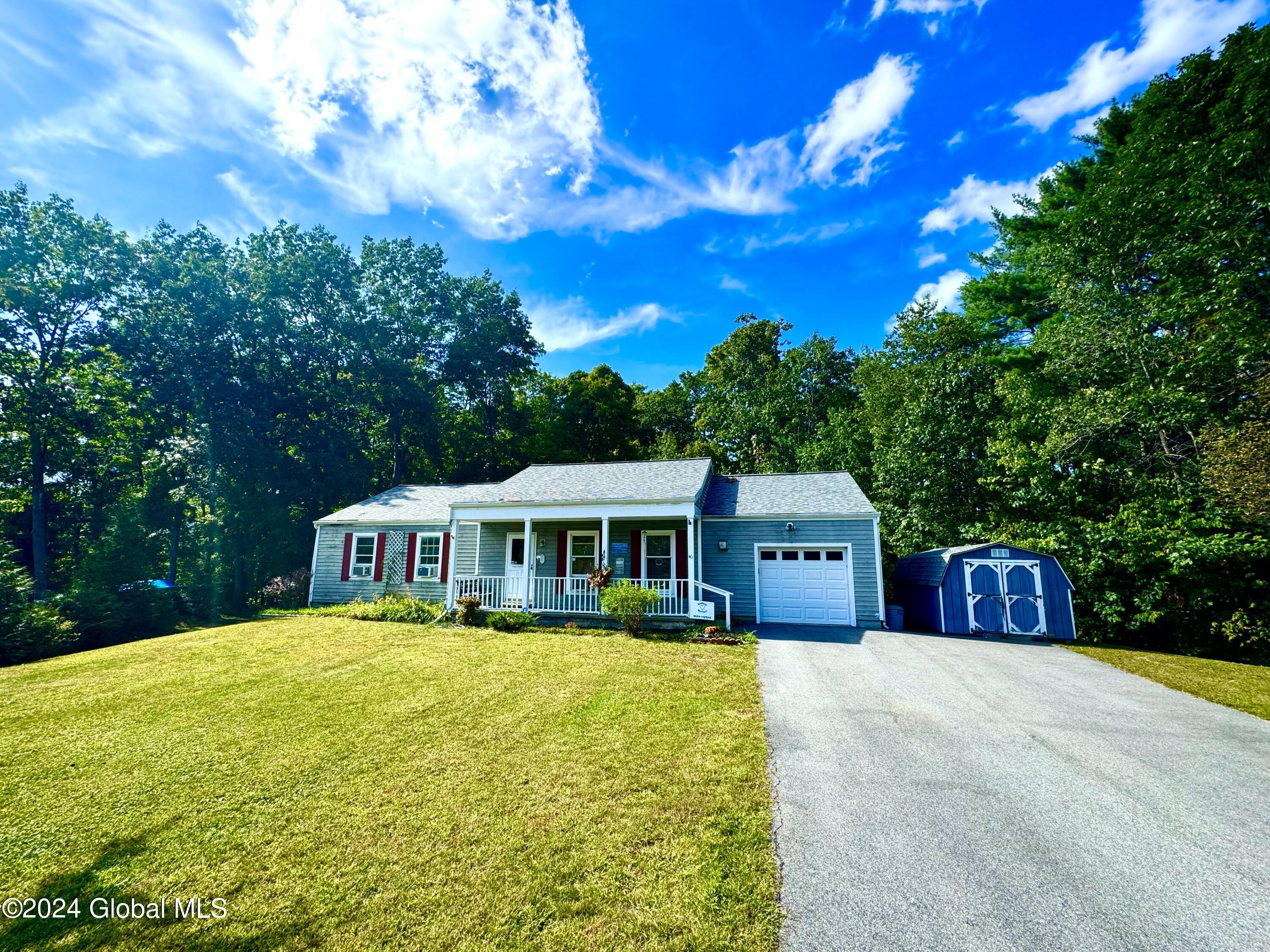 Hudson Ct, Lake Luzerne, NY 12846