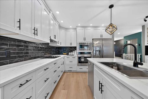 23-33 Stonegate Dr Nw, Airdrie, AB, T4B2V9 | Card Image