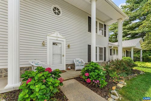 2 Shannon Pl, STAUNTON, VA, 24401-2376 | Card Image