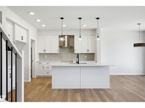 147 Royal Rd Nw, Edmonton, AB, T6J2E7 | Card Image