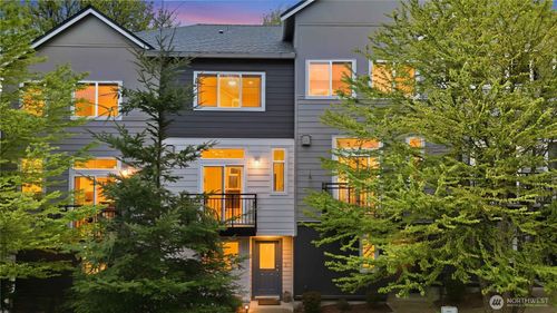 2225 Nw Moraine Pl, Issaquah, WA, 98027-6986 | Card Image