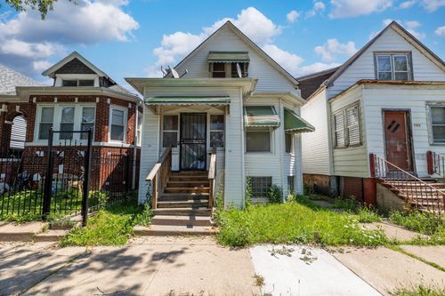 7151 S Carpenter St, Chicago, IL, 60621-1026 | Card Image