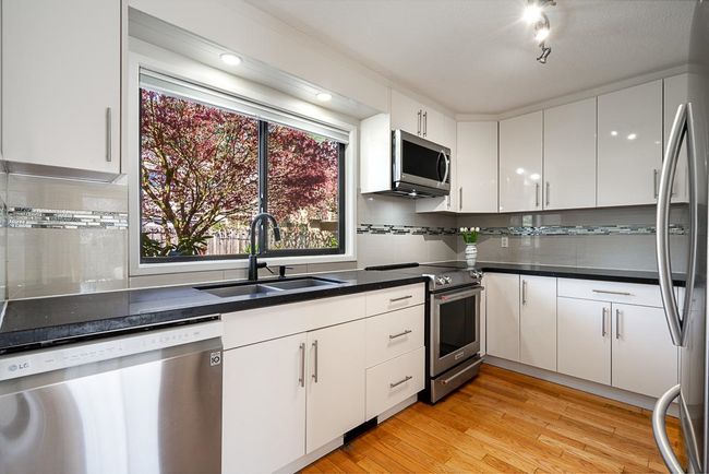 1116 Premier St, Townhouse with 4 bedrooms, 3 bathrooms and 3 parking in North Vancouver BC | Image 4