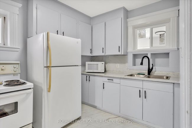 293 Dalhousie St, Home with 5 bedrooms, 3 bathrooms and 4 parking in Peterborough ON | Image 19