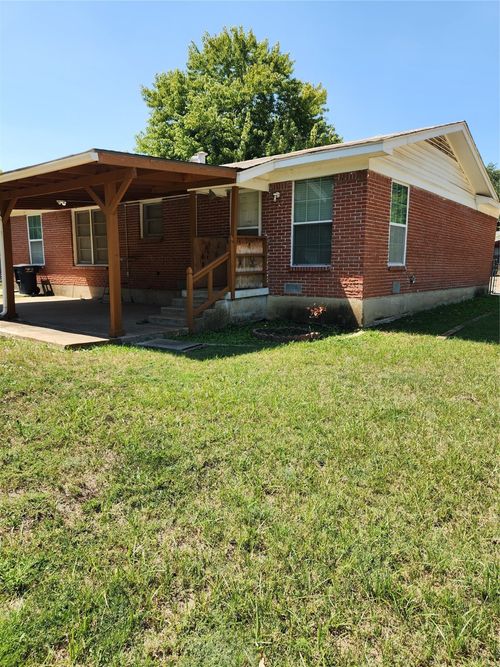 3416 Hedrick St, Fort Worth, TX, 76111-6322 | Card Image