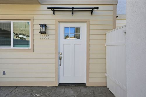 10846 Huston Street, North Hollywood, CA, 91601 | Card Image