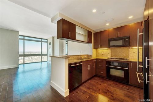 unit-2404-175 Huguenot St, New Rochelle, NY, 10801-7765 | Card Image