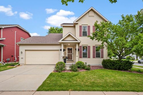 9202 Ancient Oak Ln, Verona, WI, 53593-8461 | Card Image