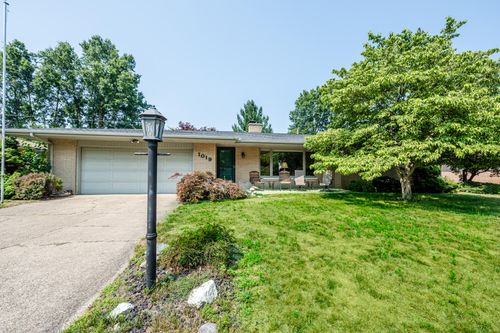 1019 Wadena Rd, Saint Joseph, MI, 49085-3526 | Card Image