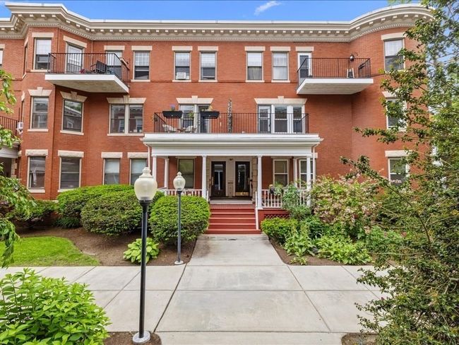 APT-1 - 1 Auburn Ct, Condo with 3 bedrooms, 2 bathrooms and null parking in Brookline MA | Image 15