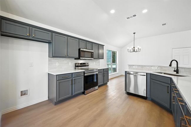 713 Madeline Ct, House other with 3 bedrooms, 2 bathrooms and null parking in Azle TX | Image 9