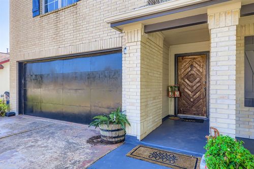 500 Sparkling Brook Ln, Leander, TX, 78641-7952 | Card Image