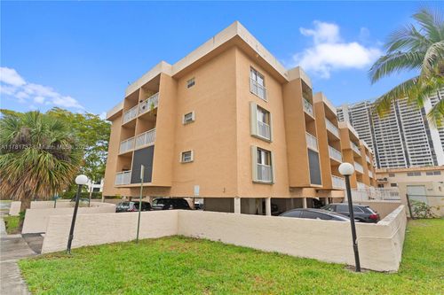 apt-104-17051 Ne 35th Ave, North Miami Beach, FL, 33160-3001 | Card Image