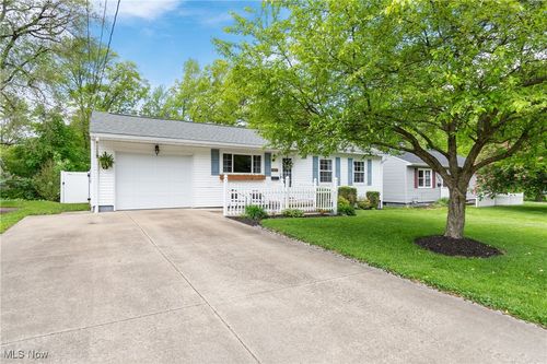 215 Parkway Blvd, Alliance, OH, 44601-2249 | Card Image