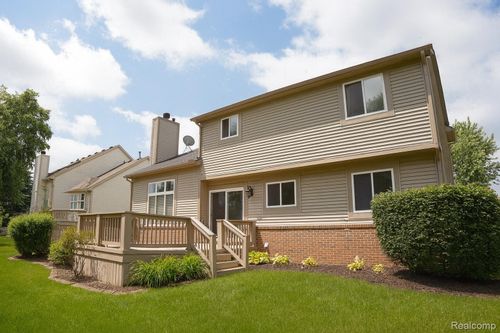 6020 Majestic Oaks Dr, Commerce Twp, MI, 48382-1193 | Card Image