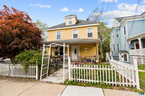 242 Crystal Ave, New London, CT, 06320-6516 | Card Image