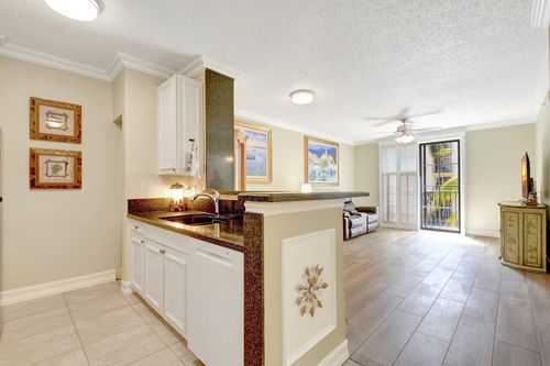 303-630 S Sapodilla 303 Avenue, West Palm Beach, FL, 33401 | Card Image