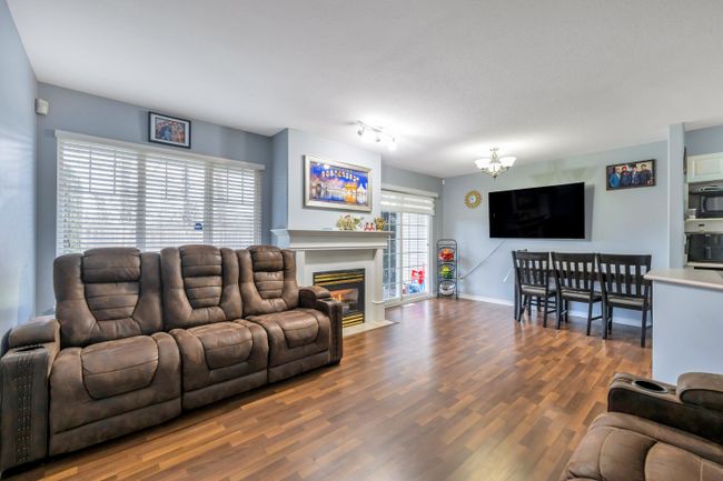 36 - 13499 92 Avenue, Townhouse with 3 bedrooms, 2 bathrooms and 2 parking in Surrey BC | Image 4