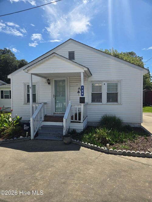 109 Carteret Ave, Beaufort, NC, 28516-1744 | Card Image