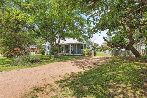 224 Loring St, Stonewall, TX, 78671-3731 | Card Image